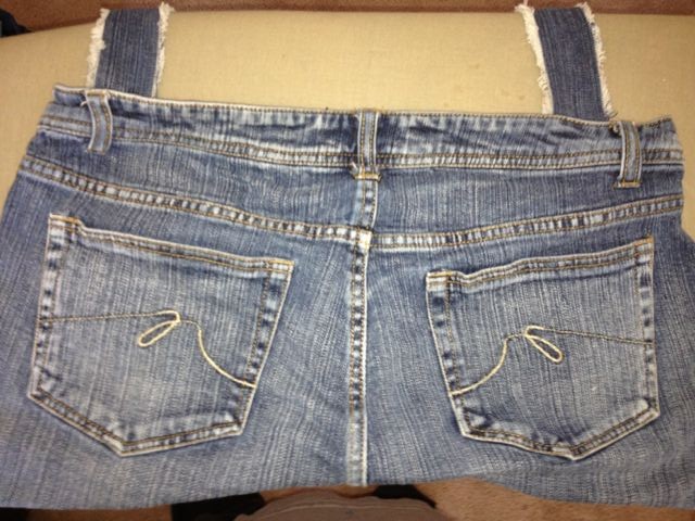 Here is a back view. I love the back pockets for extra storage!