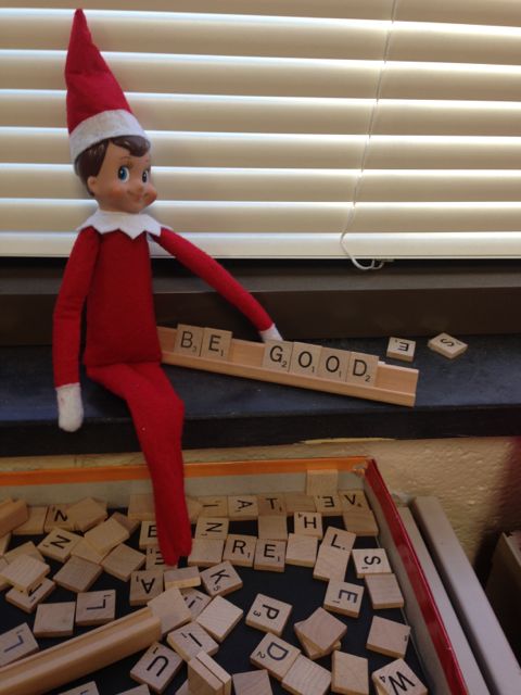 Day 10: Elfie plays Scrabble.